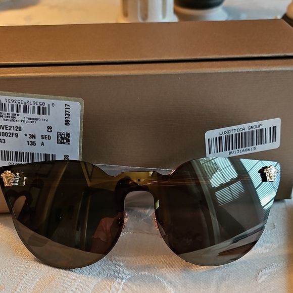 Versace Brown Sunglasses with White Case And Box - Picture 9 of 11